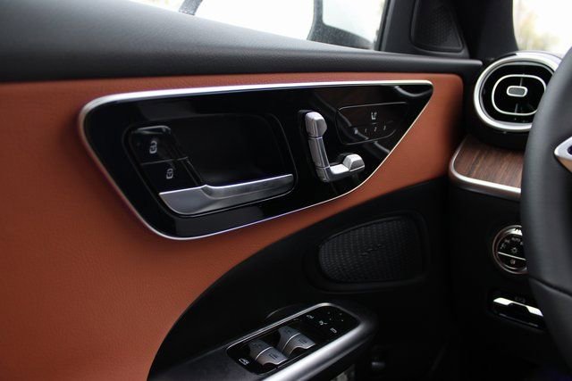 New 2025 Mercedes-Benz C 300 4MATIC Sedan image 22