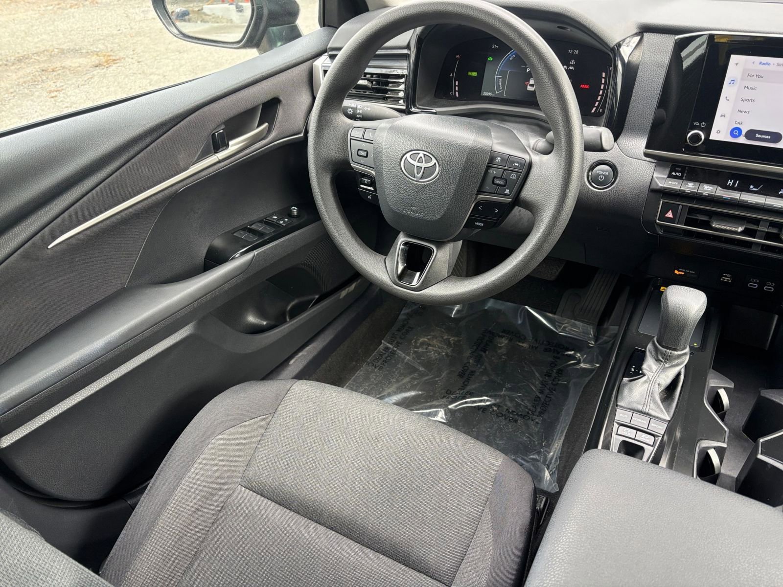 Used 2025 Toyota Camry LE image 28