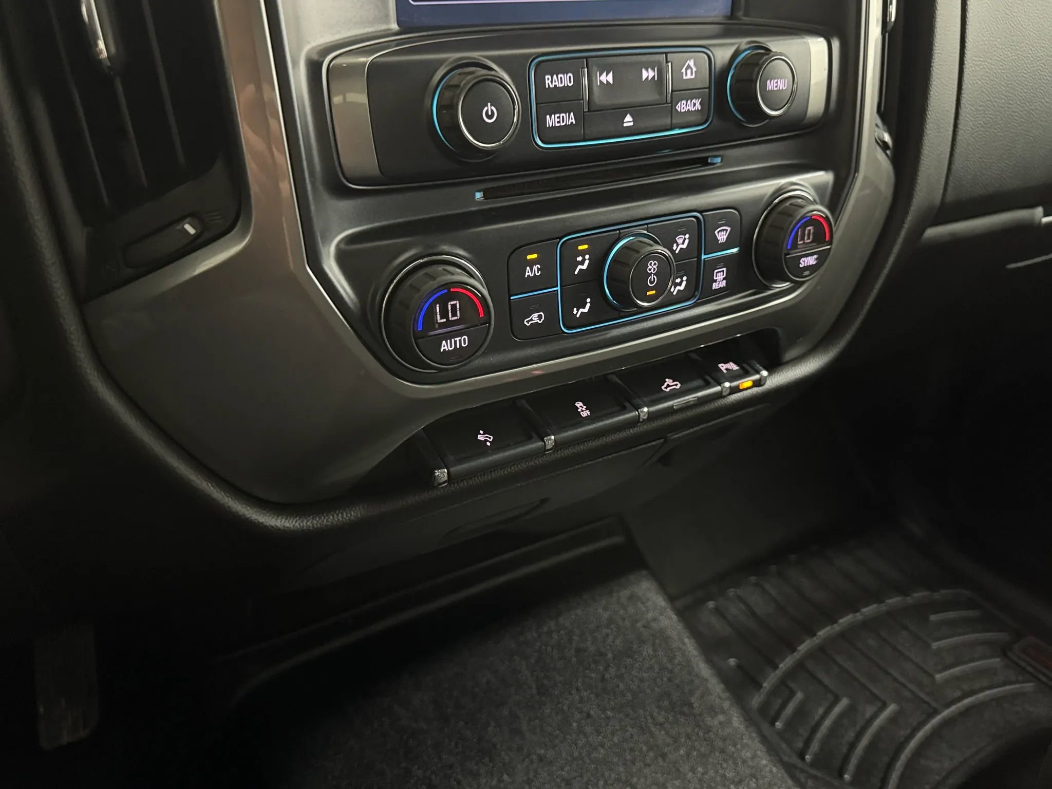 Used 2018 Chevrolet Silverado 1500 LT w/ Texas Edition RWD image 21