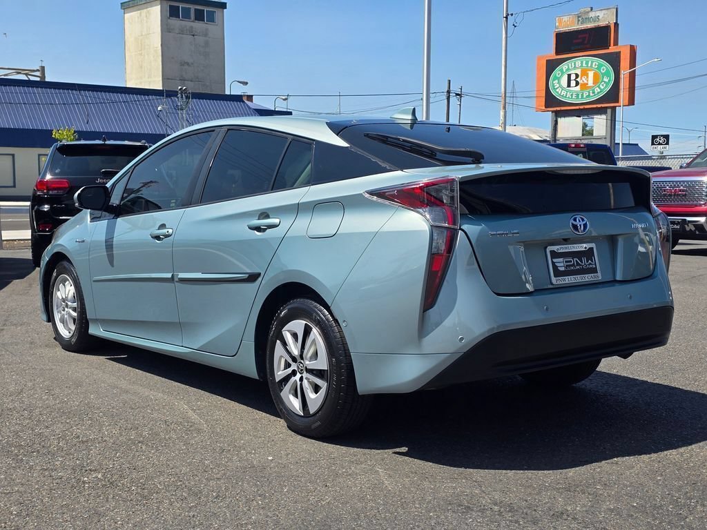 Used 2017 Toyota Prius Four w/ Premium Convenience Package FWD image 8