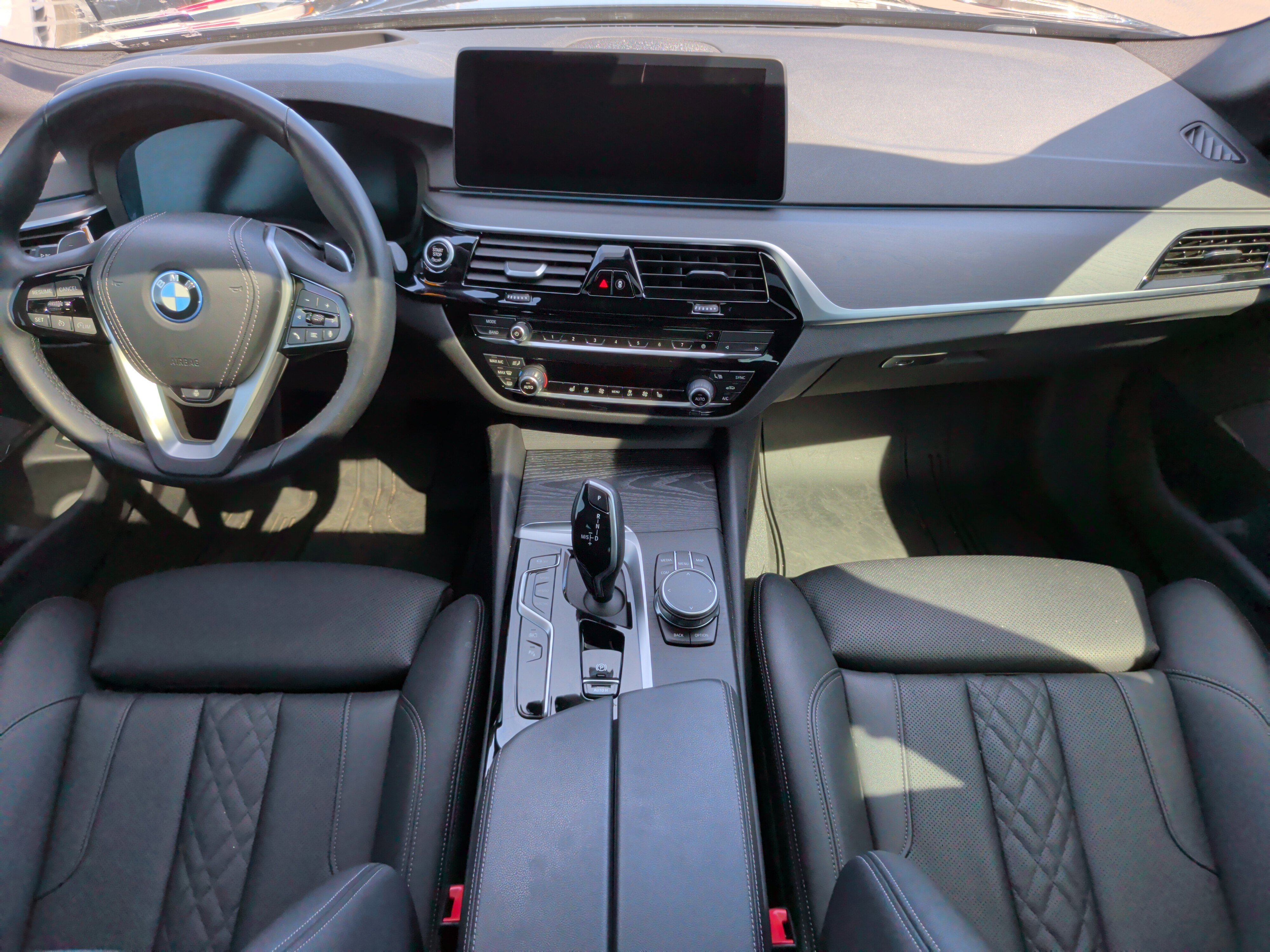 Certified 2023 BMW 530e w/ Premium Package image 33