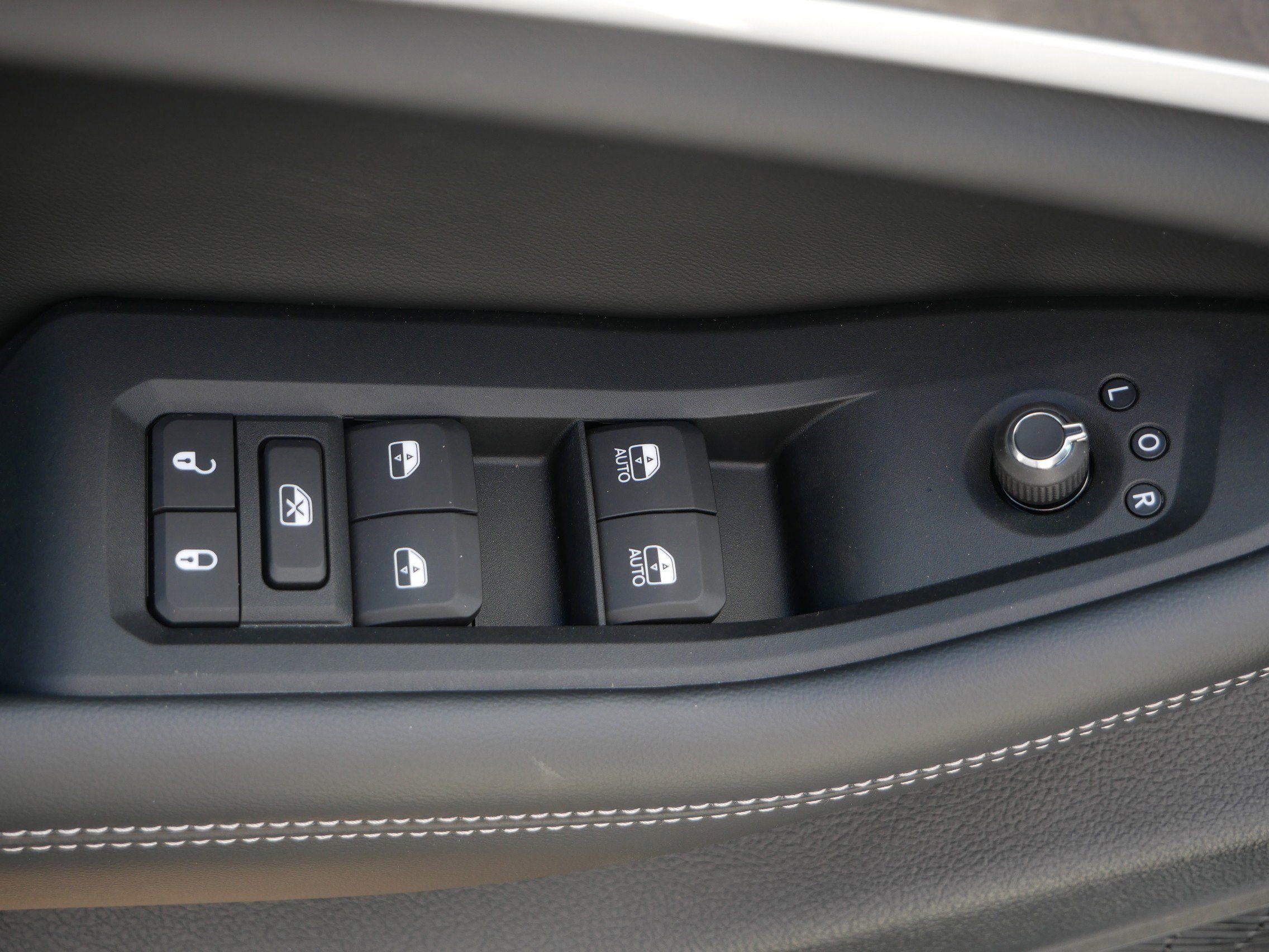 New 2025 Jeep Grand Cherokee L Limited w/ Trailer Tow Package image 13