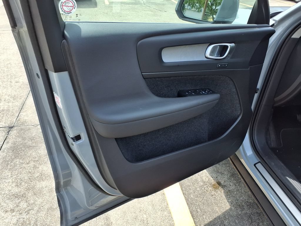 Used 2025 Volvo XC40 B5 Plus AWD/4WD image 14