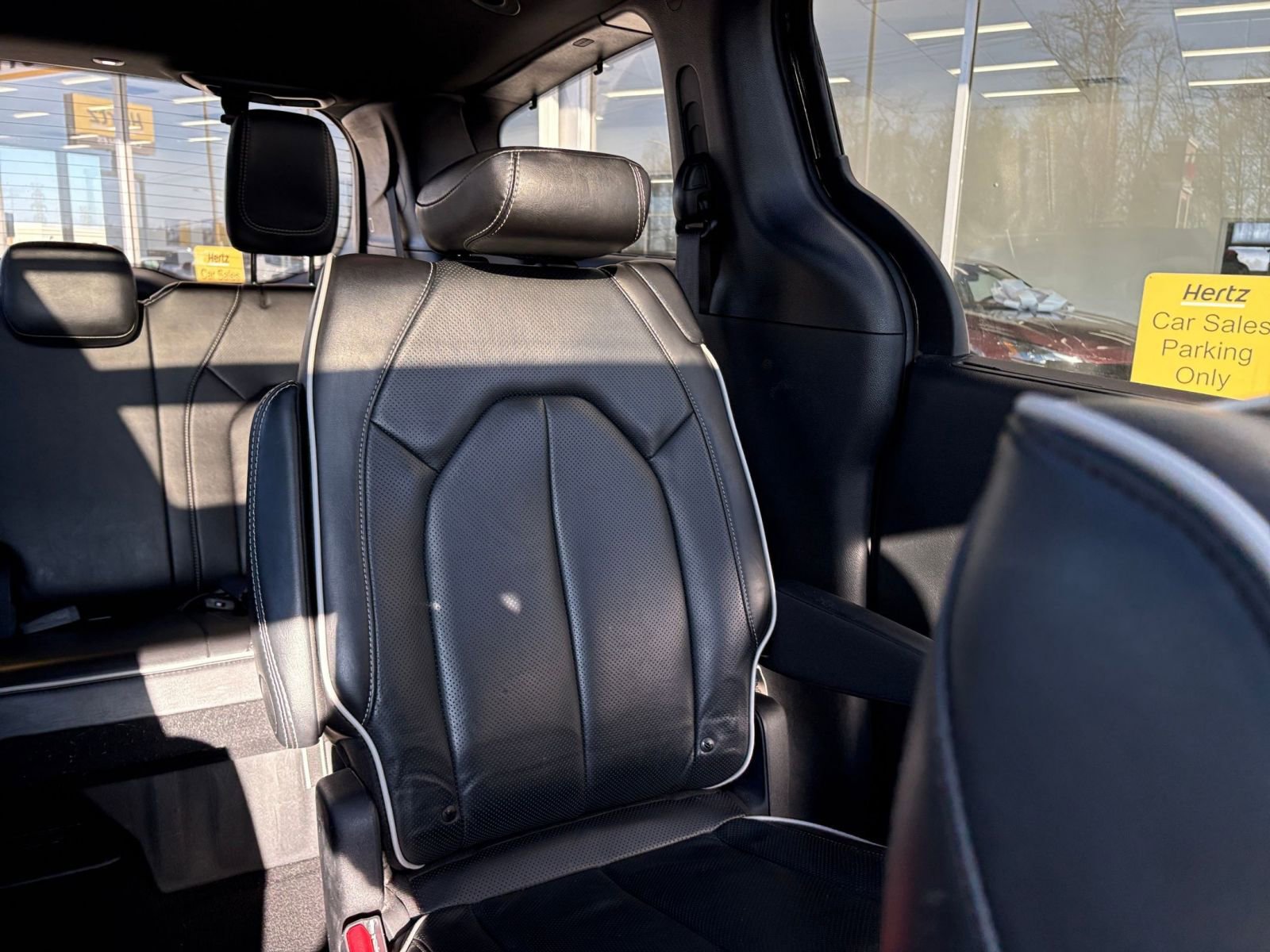 Used 2025 Chrysler Pacifica Limited image 42