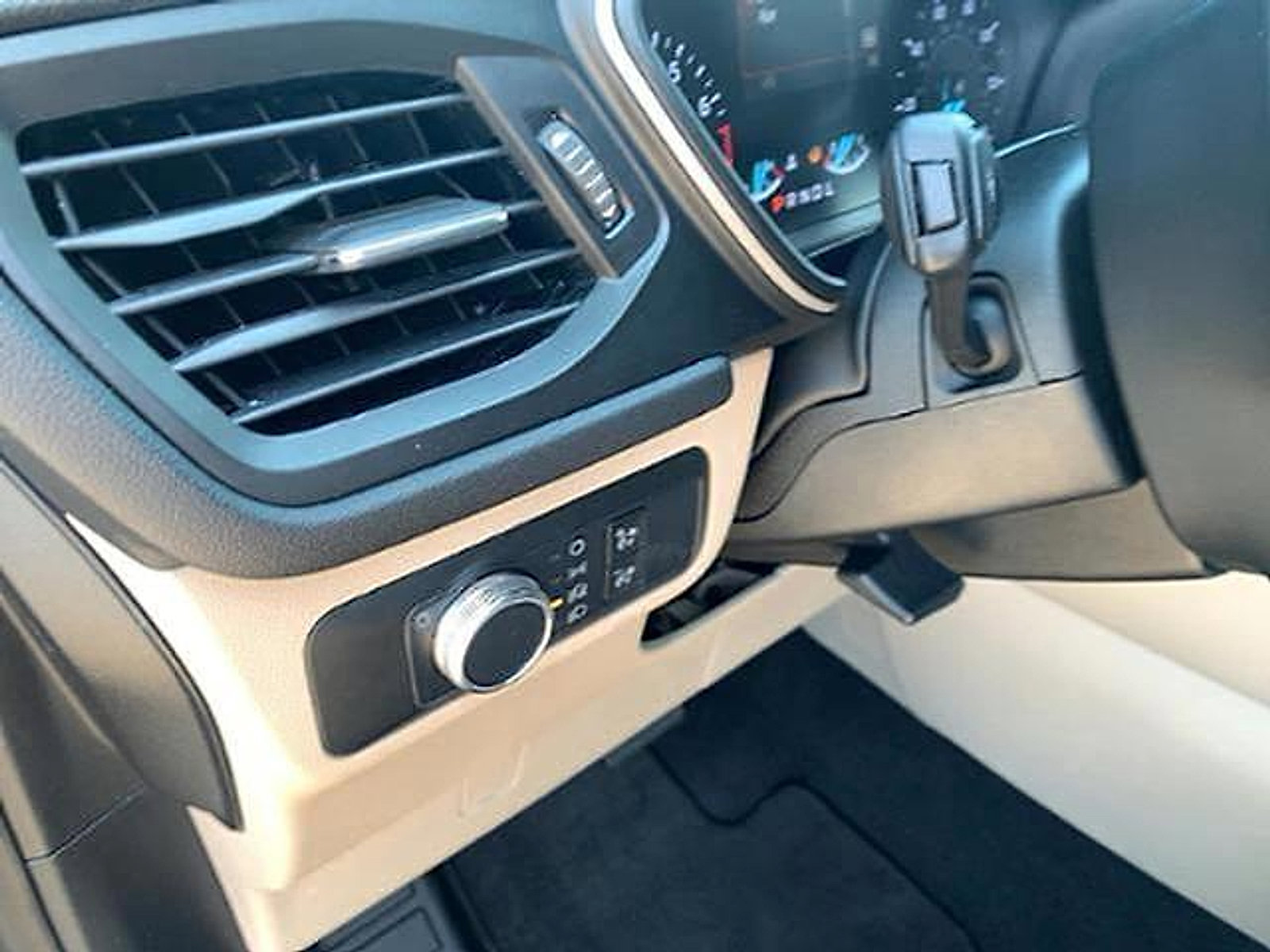 Used 2021 Ford Escape SE image 20