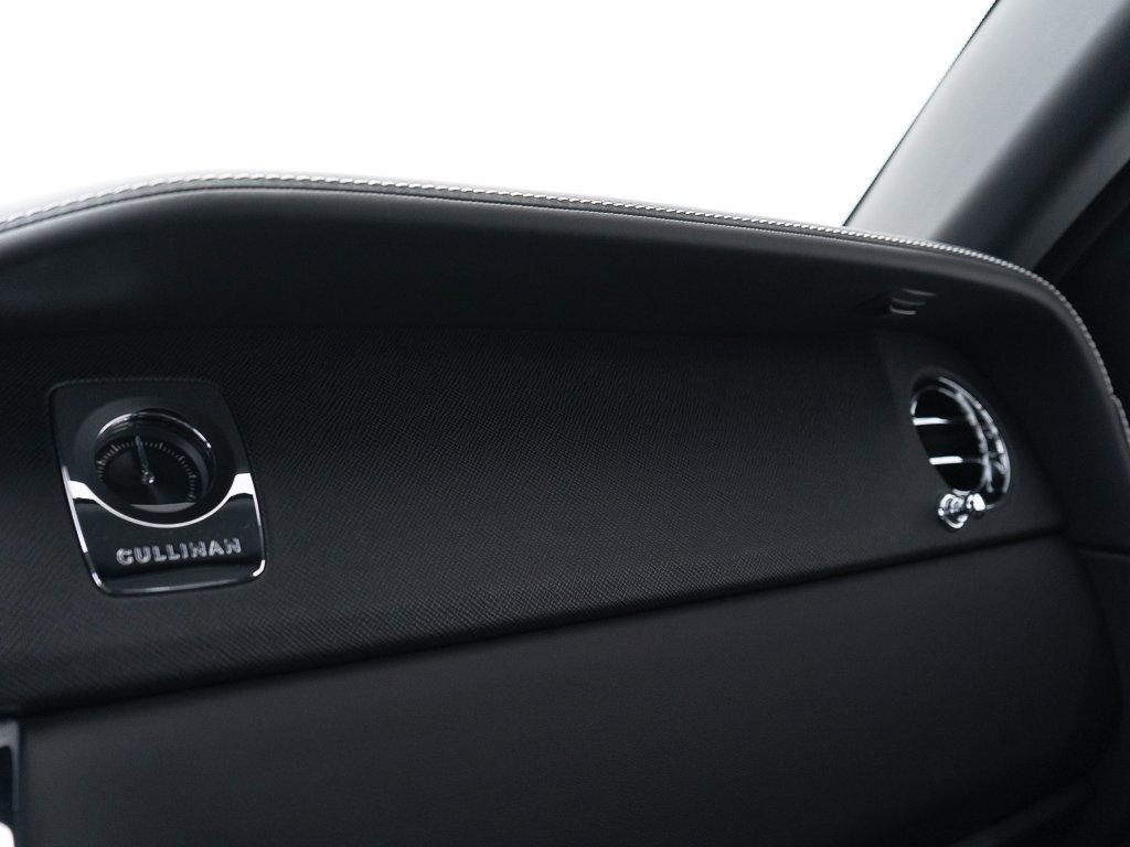 Certified 2024 Rolls-Royce Cullinan image 47
