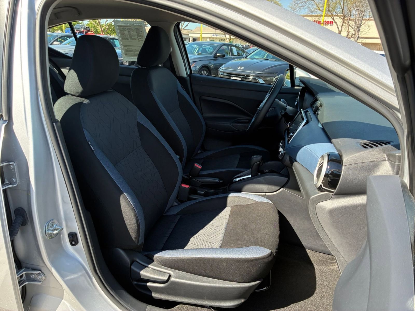 Used 2025 Nissan Versa SV image 34