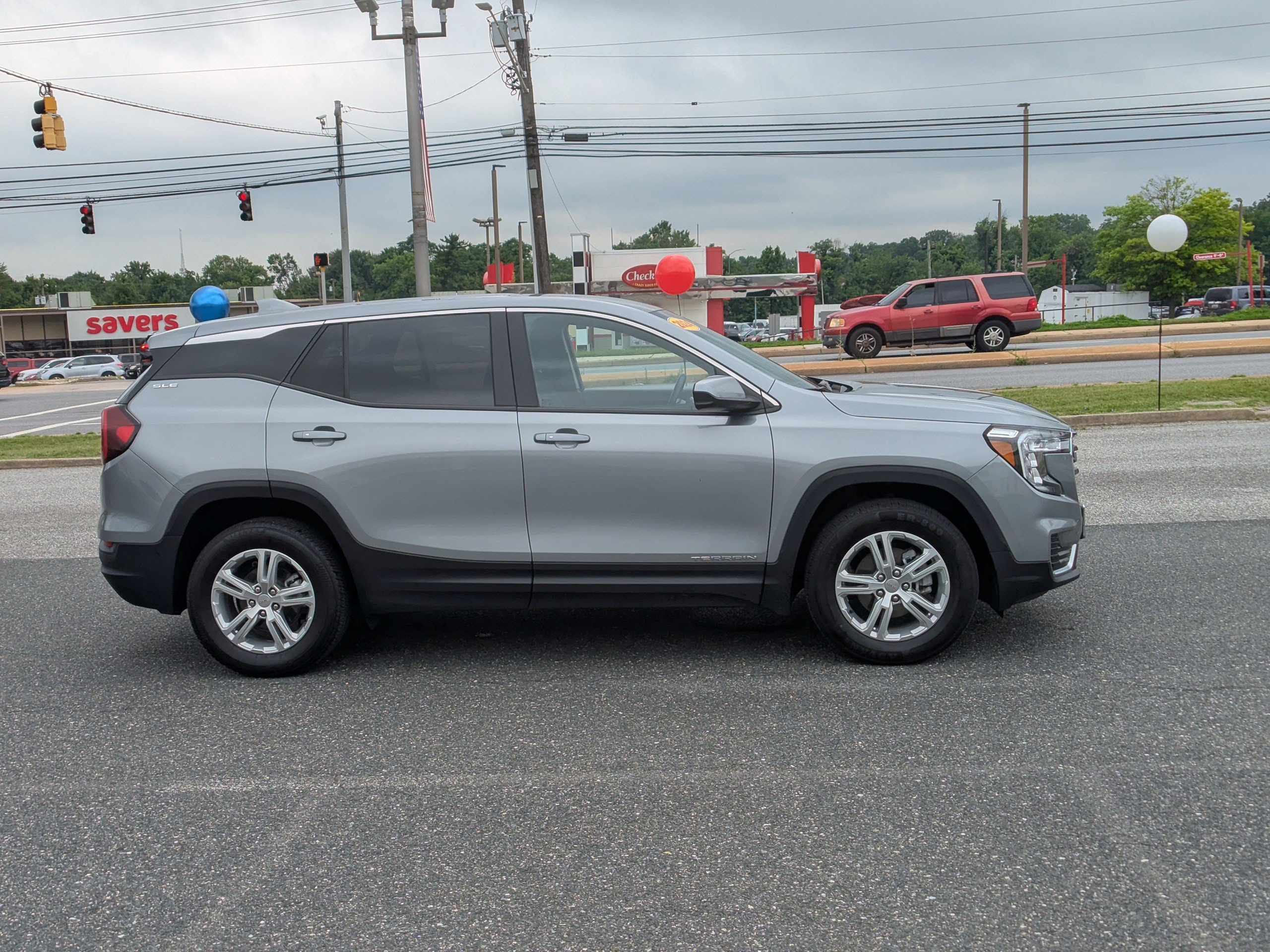 Used 2024 GMC Terrain SLE AWD/4WD image 10