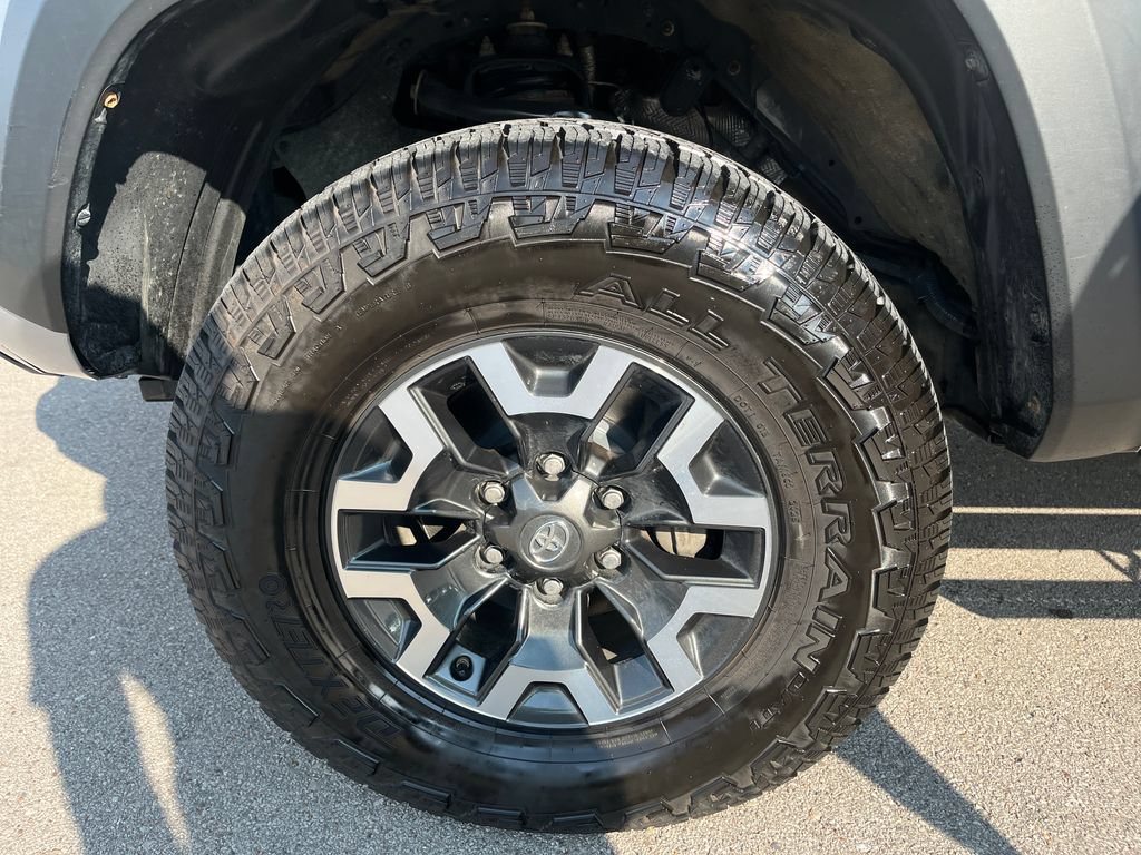 Used 2020 Toyota Tacoma TRD Off-Road w/ TRD Premium Off Road Package AWD/4WD image 28