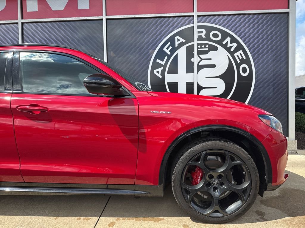 Used 2024 Alfa Romeo Stelvio Veloce image 3