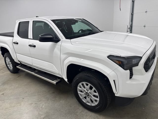 Used 2025 Toyota Tacoma SR AWD/4WD image 3