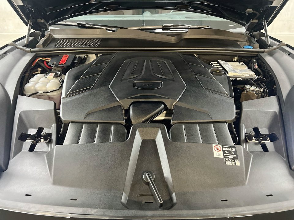 Certified 2026 Porsche Cayenne Coupe AWD/4WD image 32