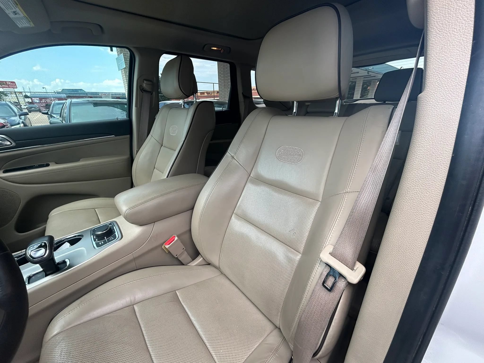 Used 2015 Jeep Grand Cherokee Overland AWD/4WD image 9