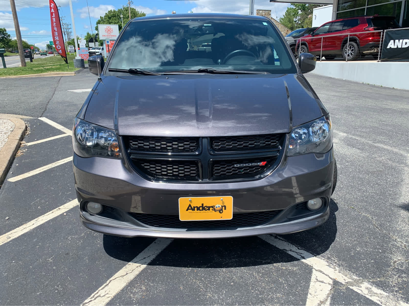 Used 2015 Dodge Grand Caravan SXT w/ Blacktop Package FWD image 2
