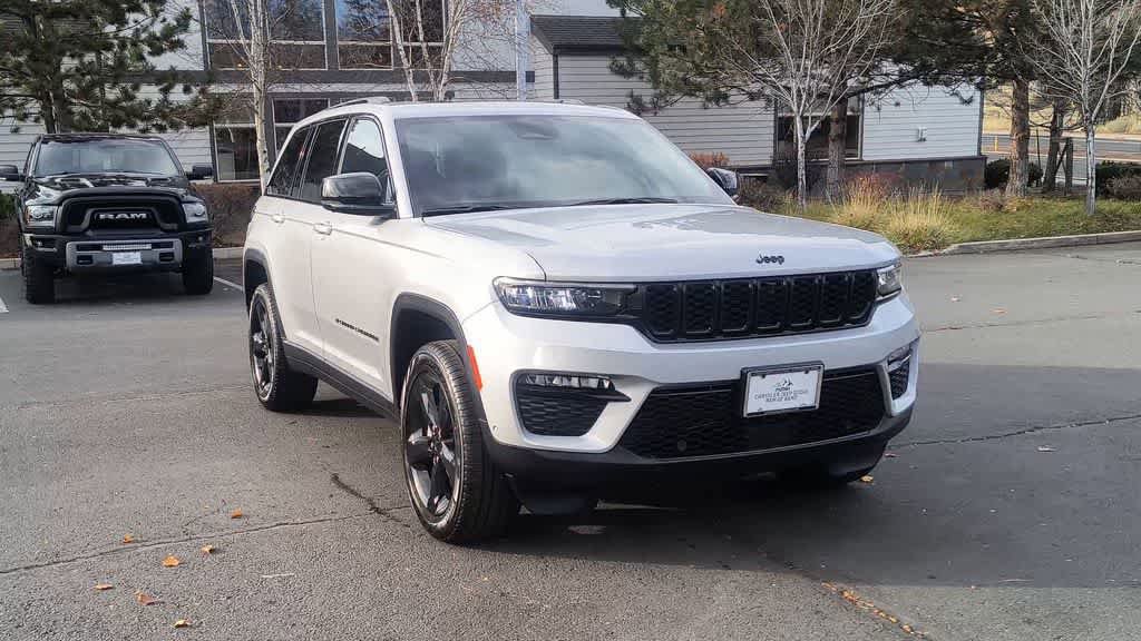 New 2025 Jeep Grand Cherokee Limited w/ Luxury Tech Group II image 3