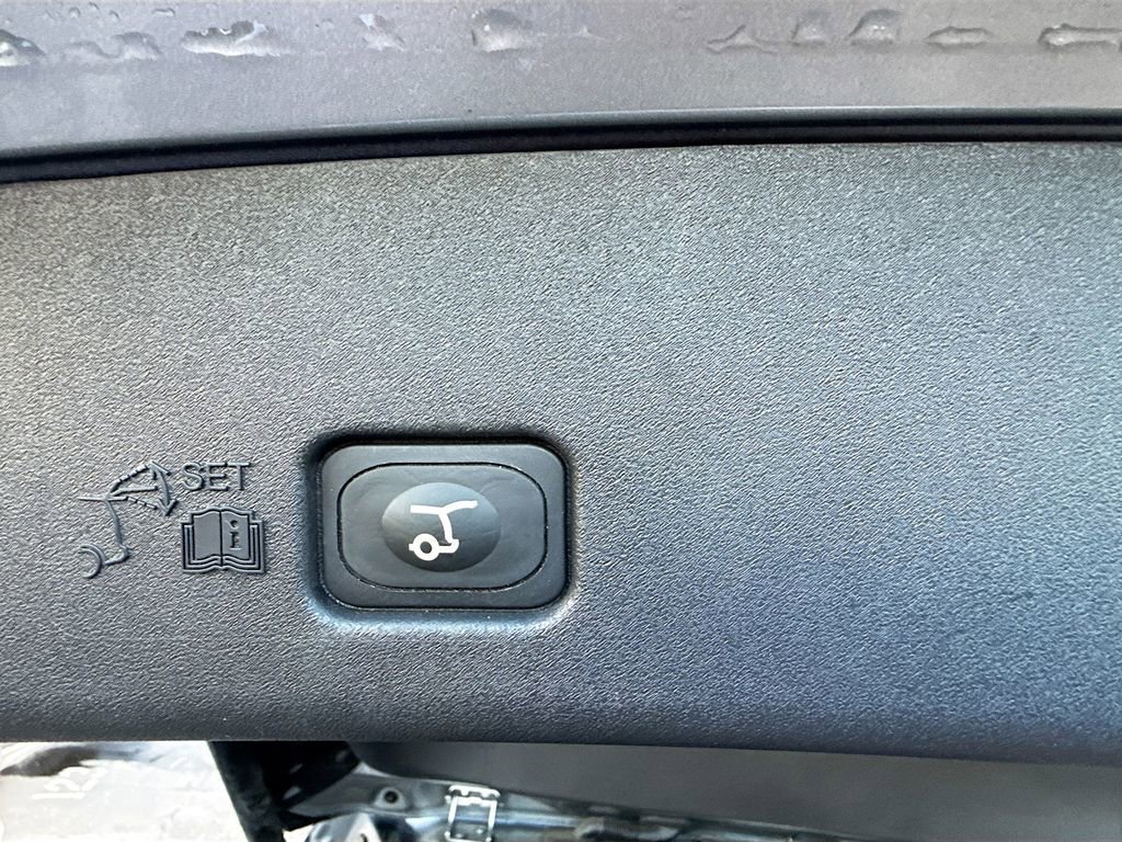 Used 2024 Lincoln Nautilus Reserve AWD/4WD image 31