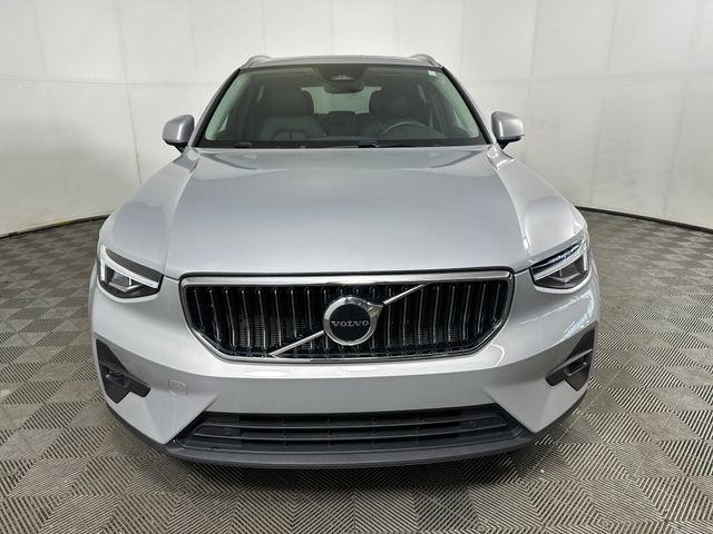 Used 2023 Volvo XC40 B5 Plus AWD/4WD image 8