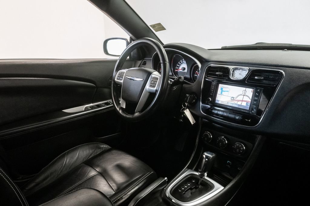 Used 2011 Chrysler 200 Limited FWD image 12