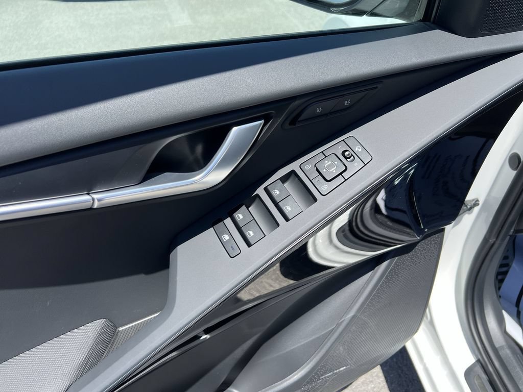 New 2026 Kia Niro Wave w/ Wave Preserve Package FWD image 13