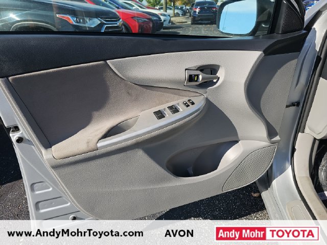 Used 2013 Toyota Corolla LE FWD image 11