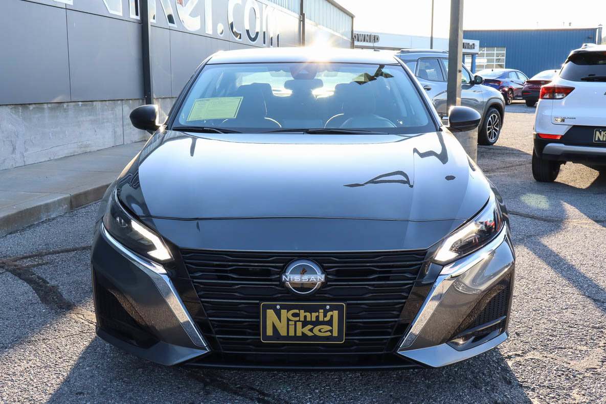 Used 2025 Nissan Altima 2.5 SV FWD image 2