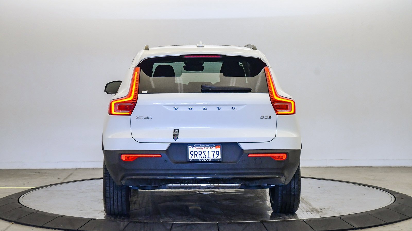 Certified 2025 Volvo XC40 B5 Plus w/ Climate Package image 3