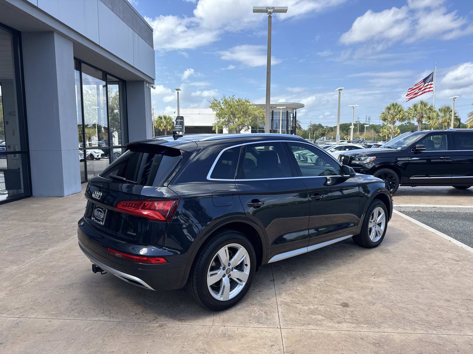Used 2019 Audi Q5 2.0T Premium Plus w/ Premium Plus Package image 3