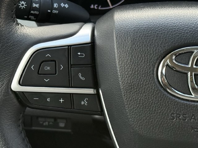 Used 2025 Toyota Sienna XLE FWD image 14