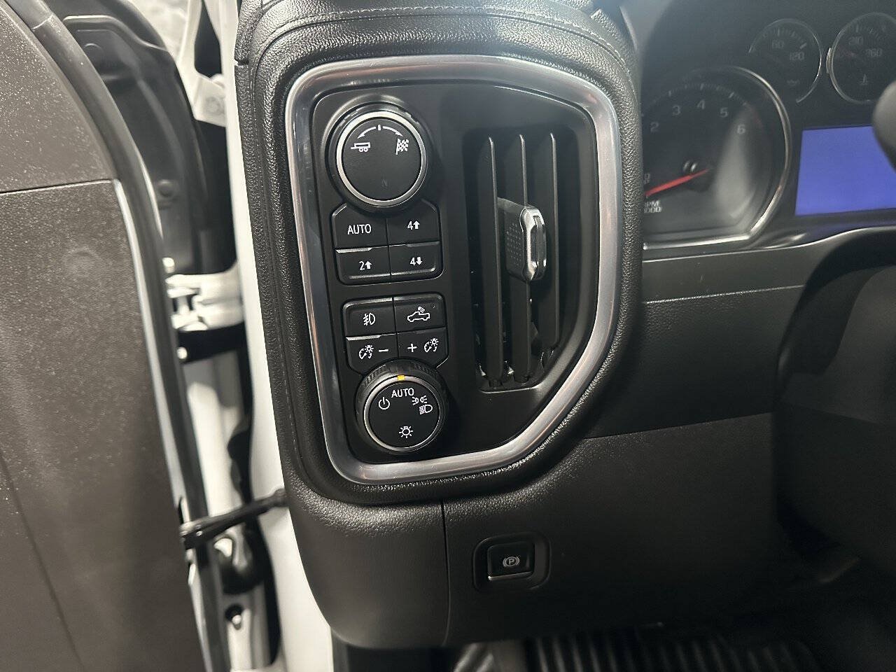 Used 2019 Chevrolet Silverado 1500 RST w/ All-Star Edition AWD/4WD image 18