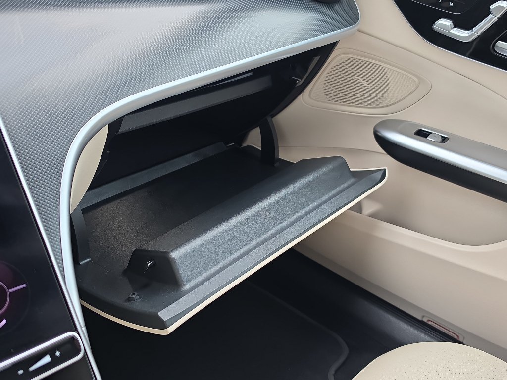 Used 2025 Mercedes-Benz C 300 Sedan image 30