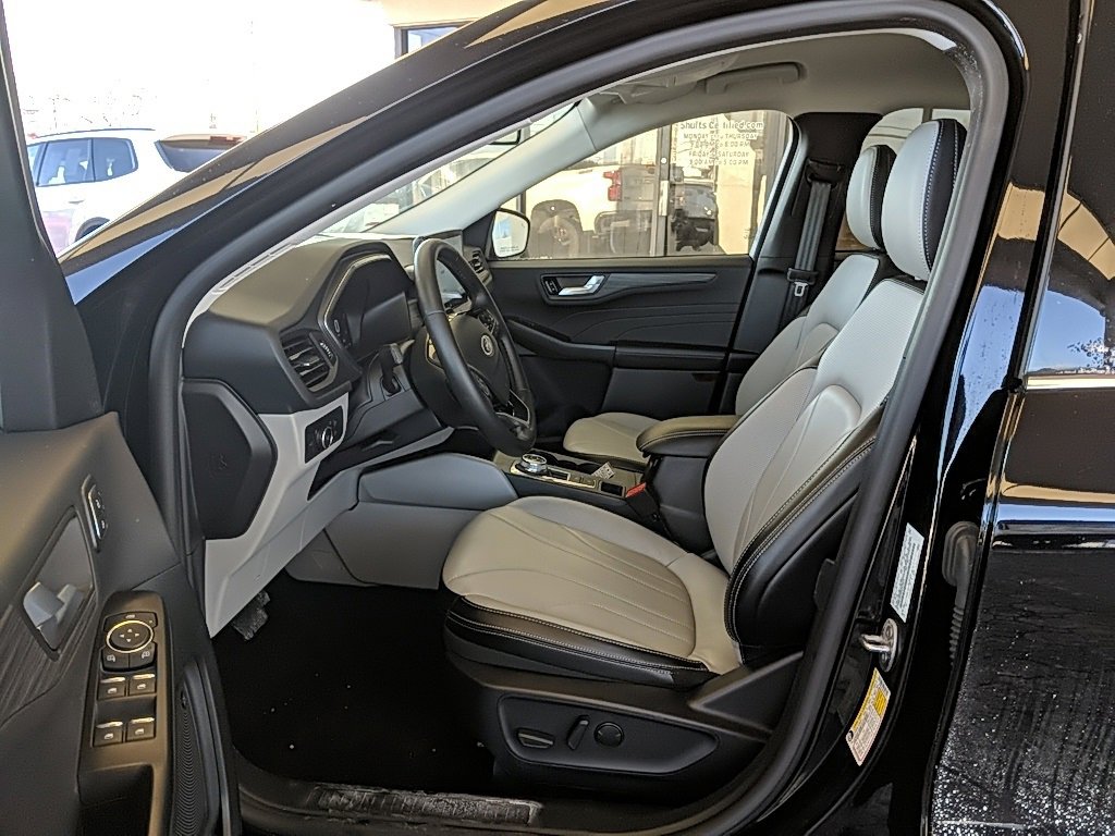 Used 2025 Ford Escape Platinum w/ Premium Technology Package image 10