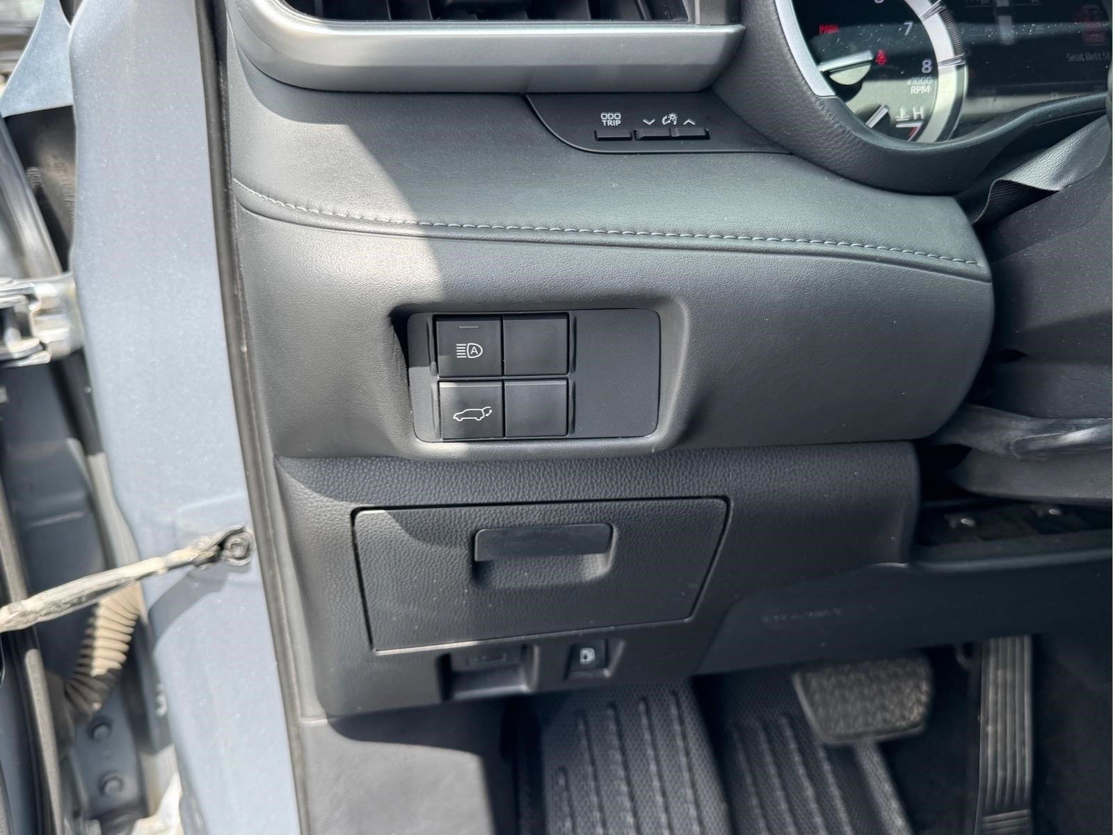 Used 2020 Toyota Highlander XLE FWD image 20