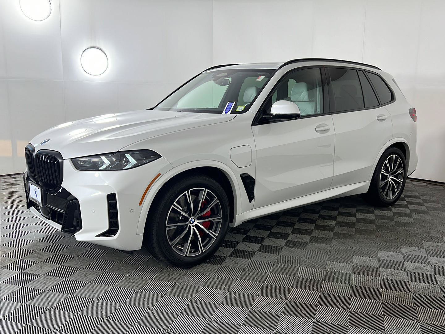 Used 2026 BMW X5 xDrive50e w/ M Sport Package AWD/4WD image 12