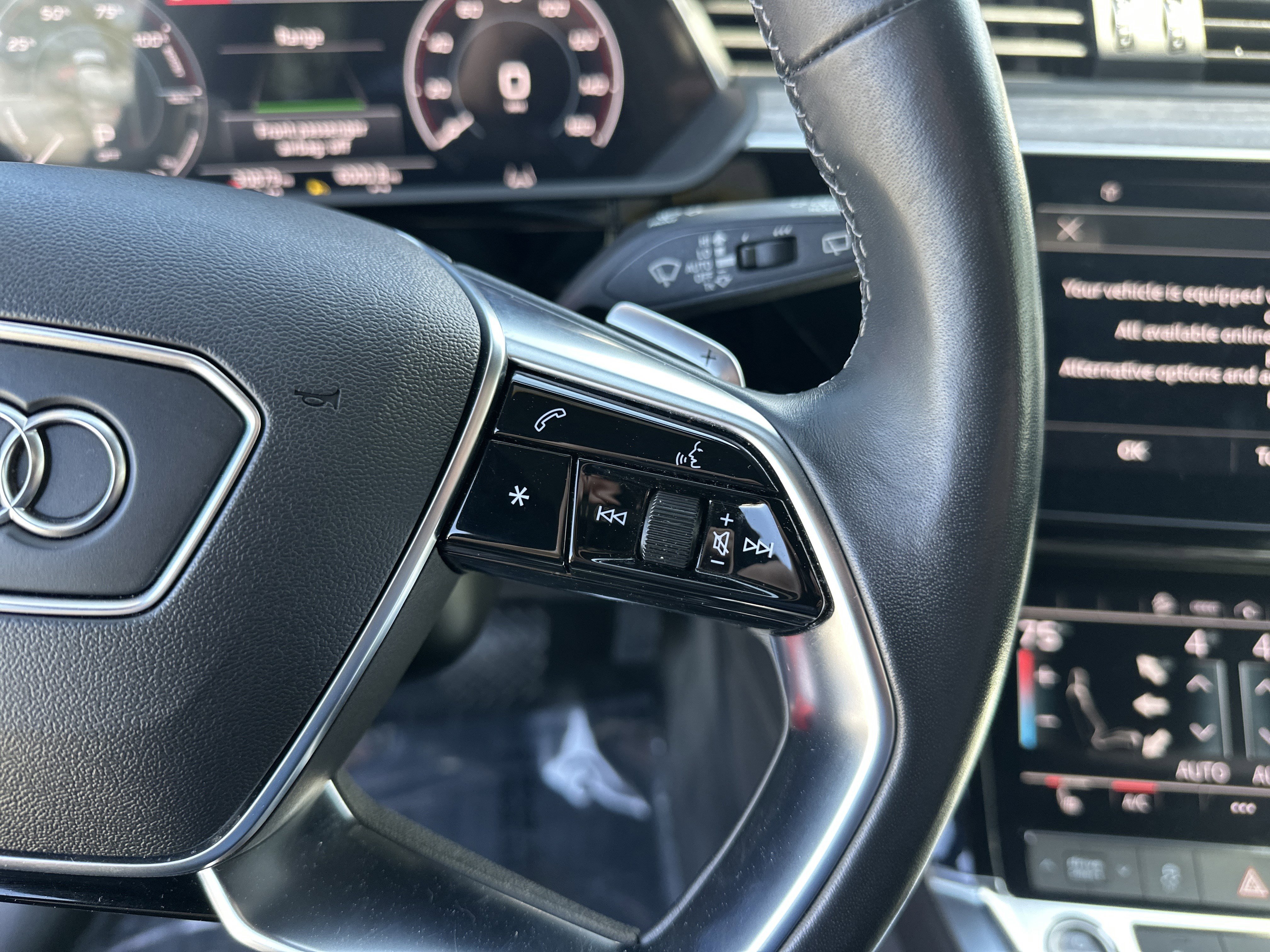 Used 2022 Audi e-tron Premium w/ Convenience Plus Package image 20