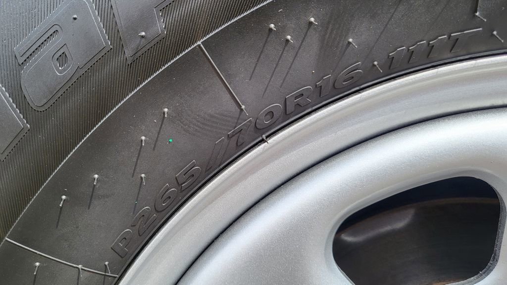 Used 2024 Nissan Frontier S w/ S Utility Package image 15