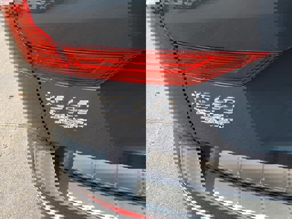 Used 2021 Volvo XC60 T5 Inscription w/ Protection Package Premier image 5