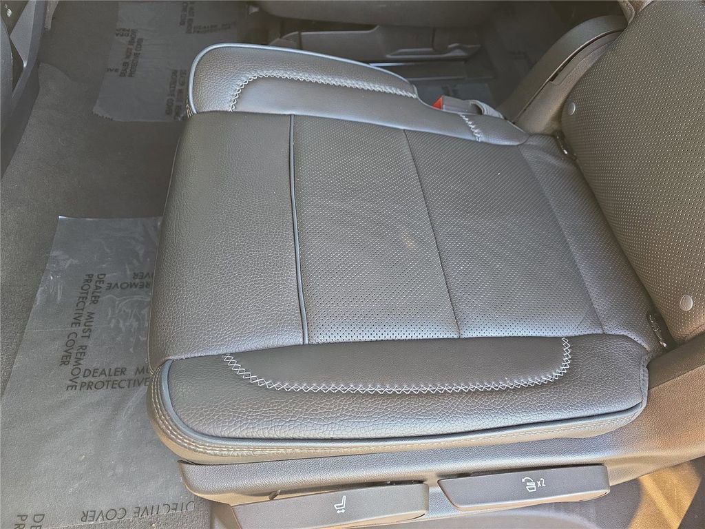 Used 2023 GMC Yukon XL Denali image 14