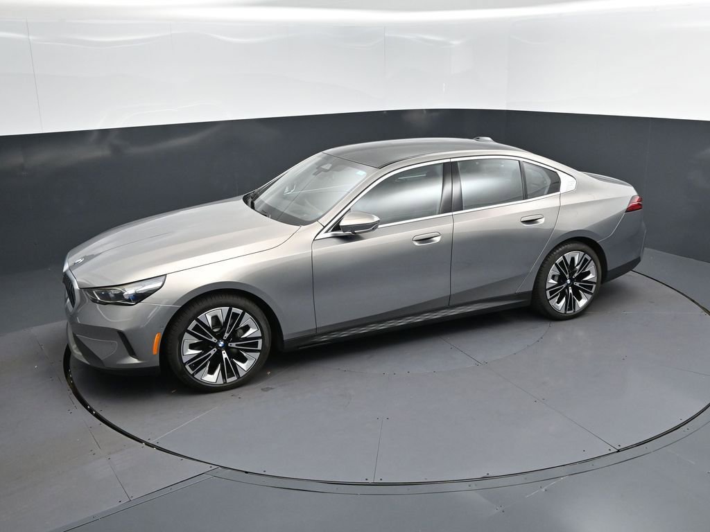 Certified 2026 BMW 530i RWD image 32