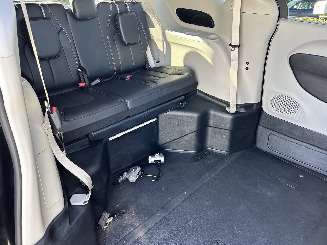 Used 2022 Chrysler Pacifica Touring-L FWD image 22