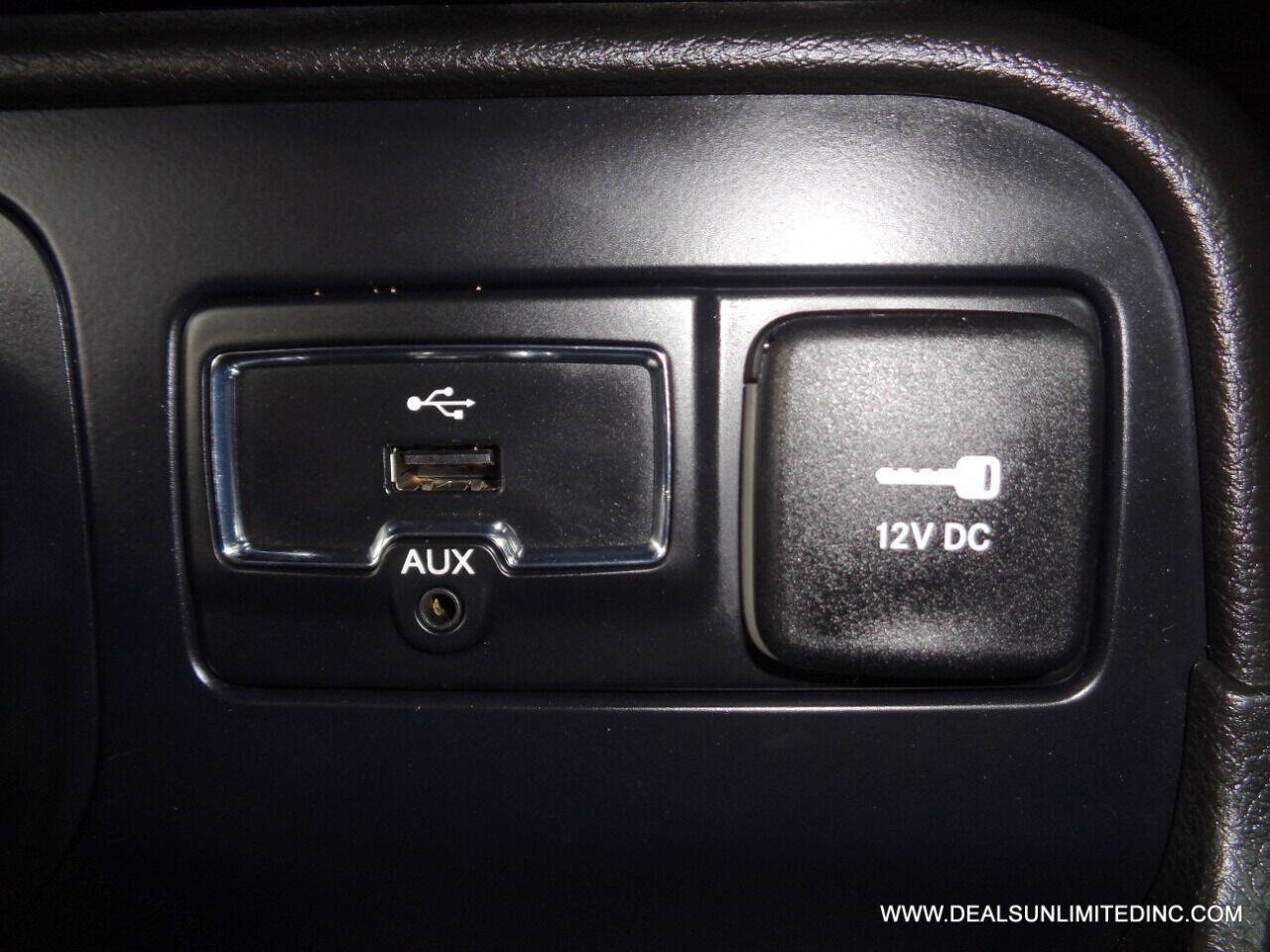 Used 2017 Jeep Renegade Altitude image 14