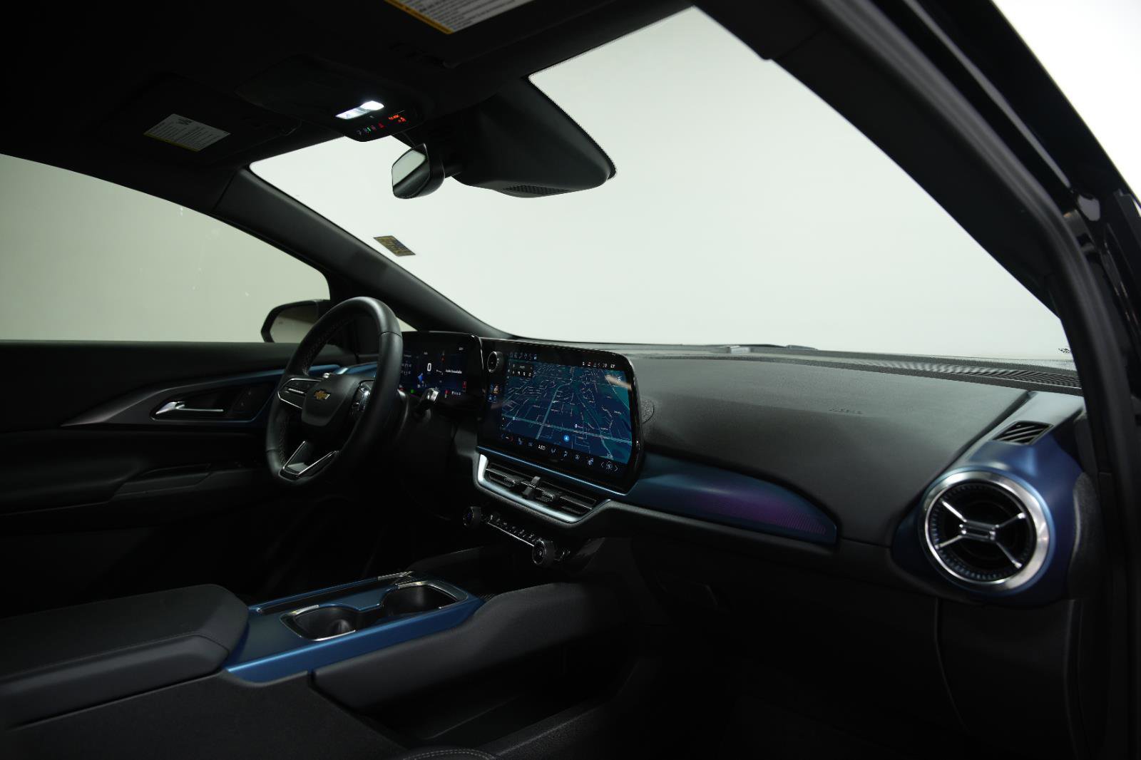 Used 2024 Chevrolet Equinox EV LT image 17