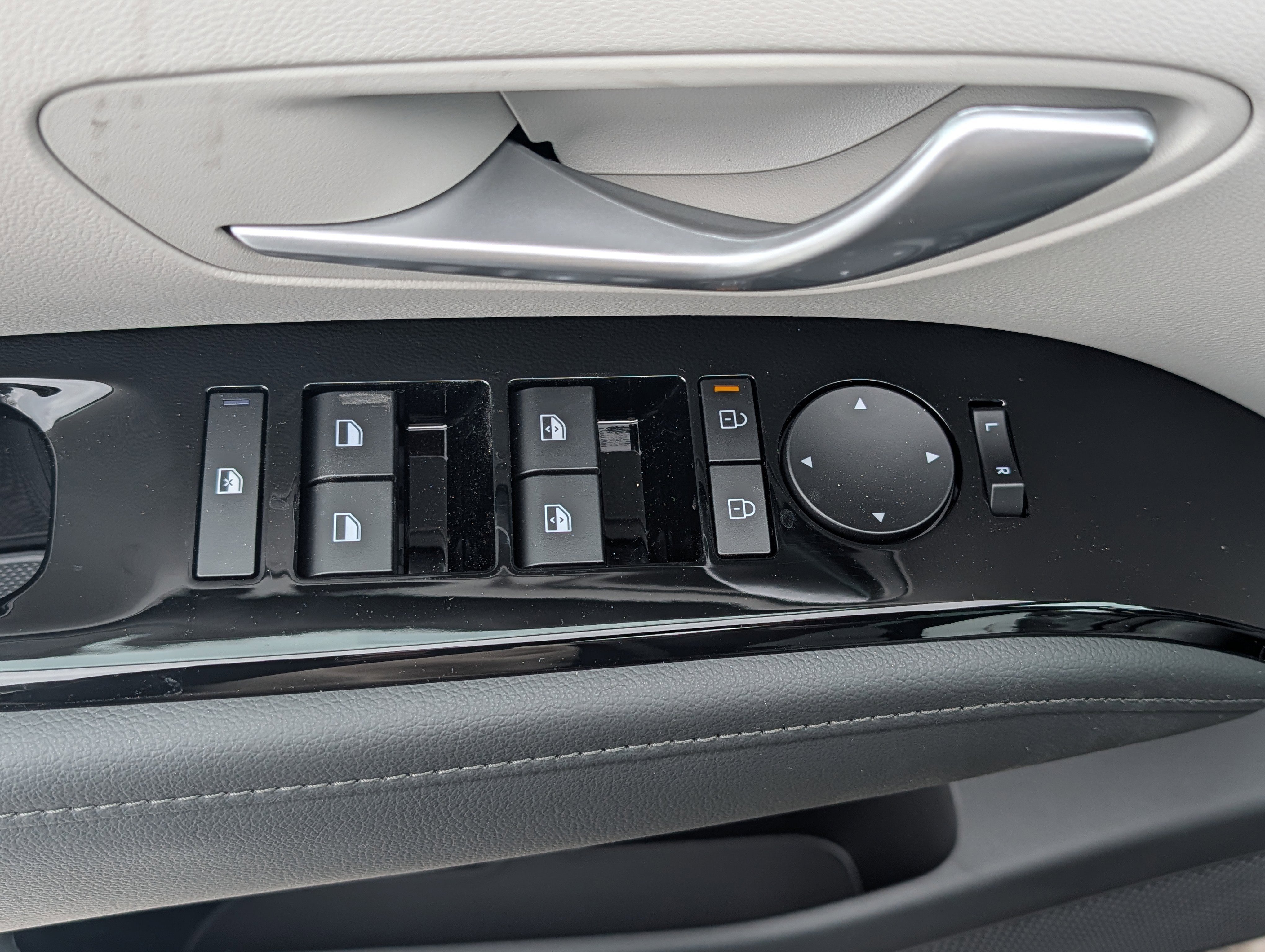 New 2026 Hyundai Tucson Limited image 12