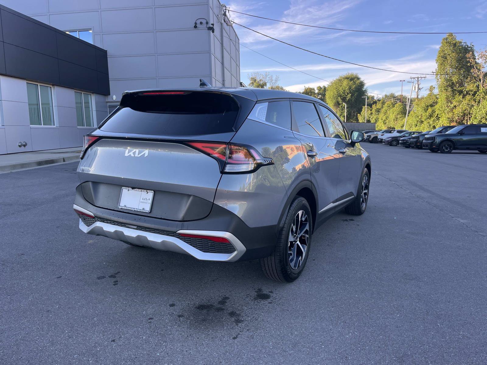 Used 2024 Kia Sportage EX FWD image 3