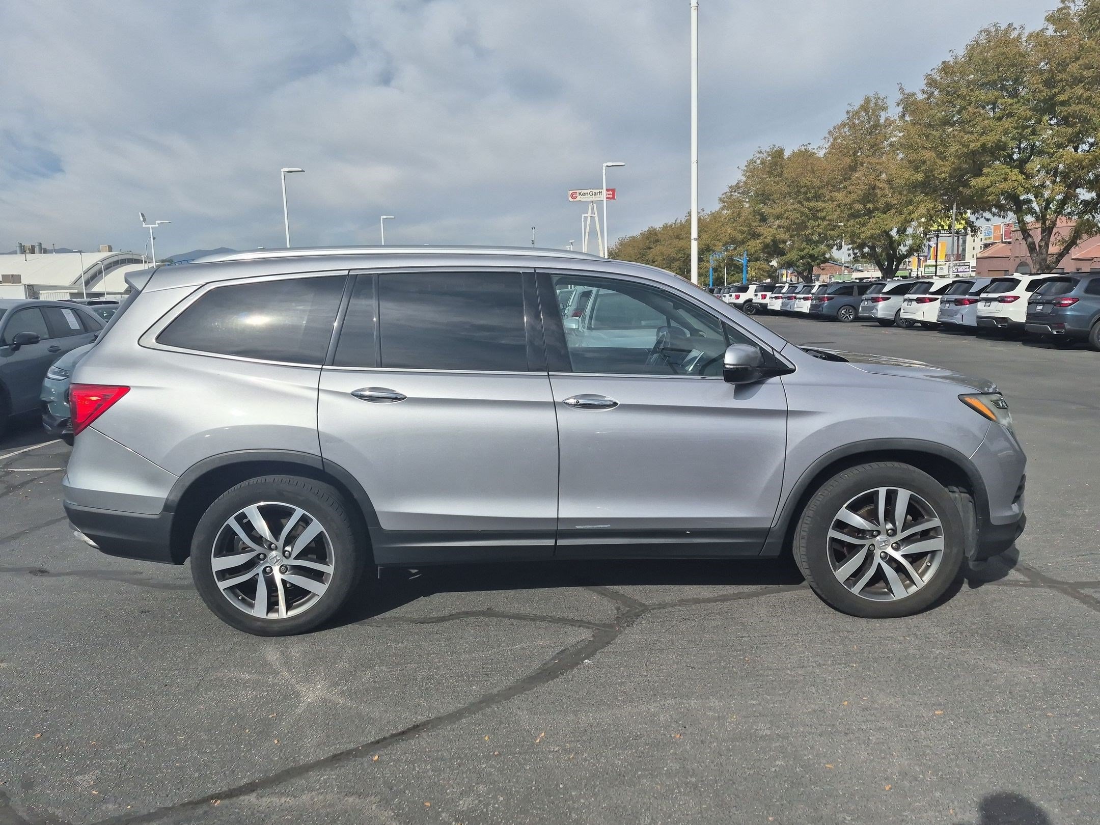 Used 2016 Honda Pilot Elite image 2