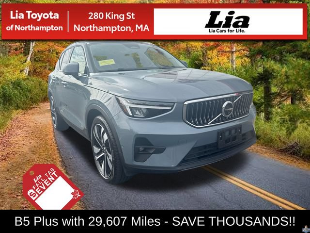 Used 2023 Volvo XC40 B5 Plus w/ Driver Assist Package AWD/4WD image 1
