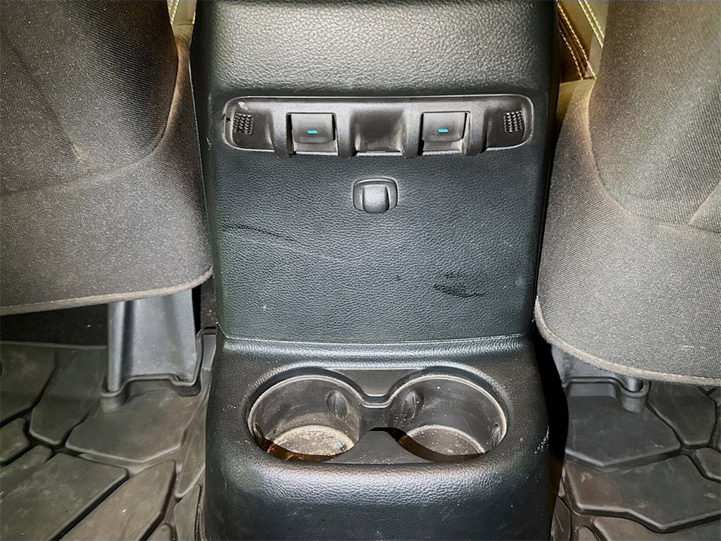 Used 2018 Jeep Wrangler Unlimited Sahara w/ Connectivity Group image 20