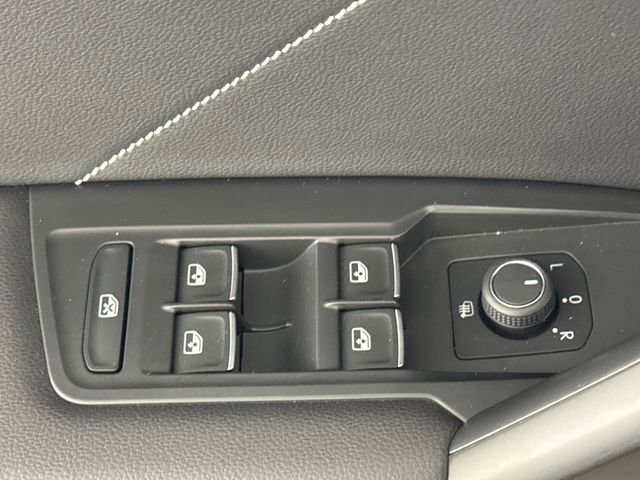 Used 2023 Volkswagen Tiguan SE image 28