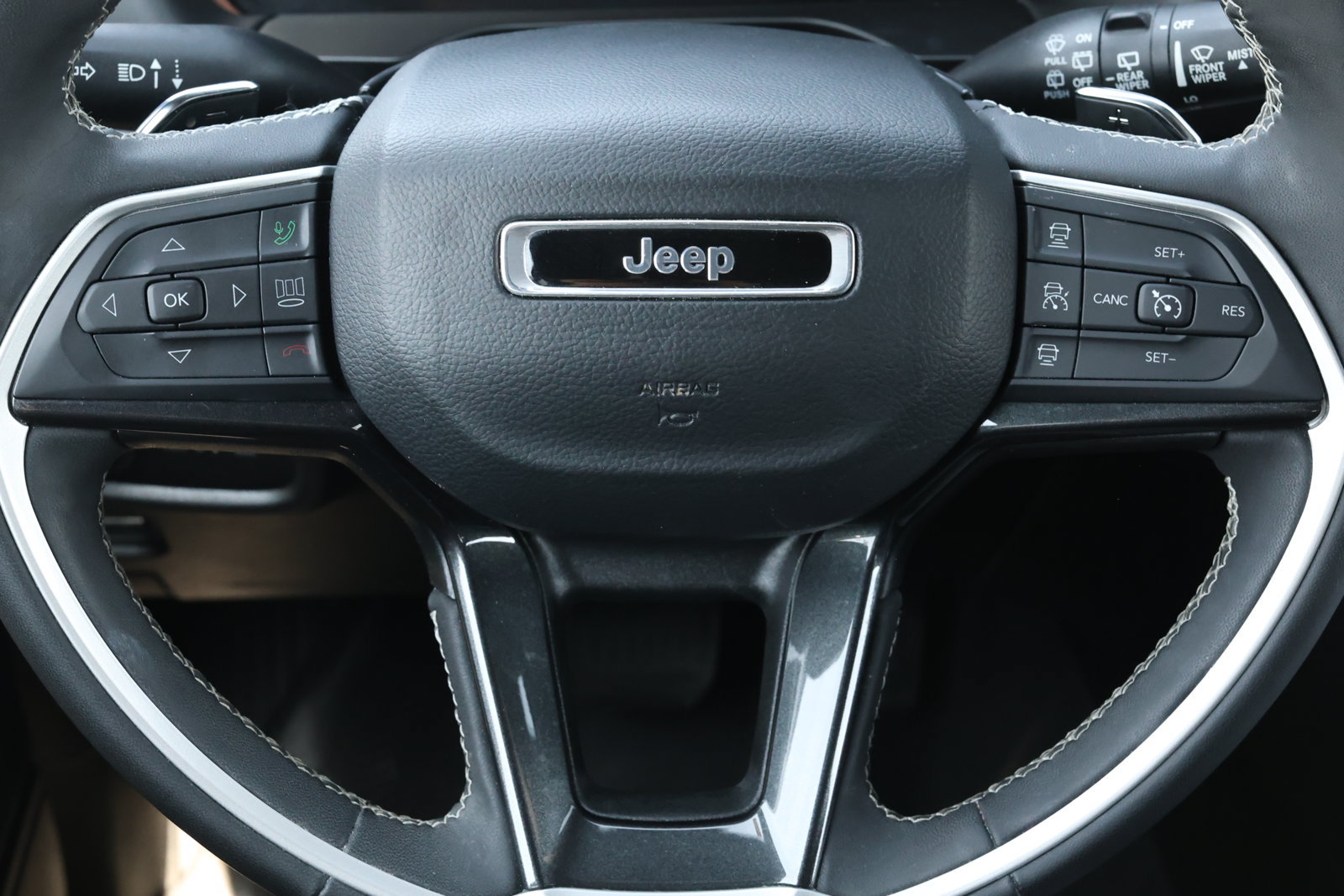 Used 2023 Jeep Grand Cherokee L Laredo RWD image 18