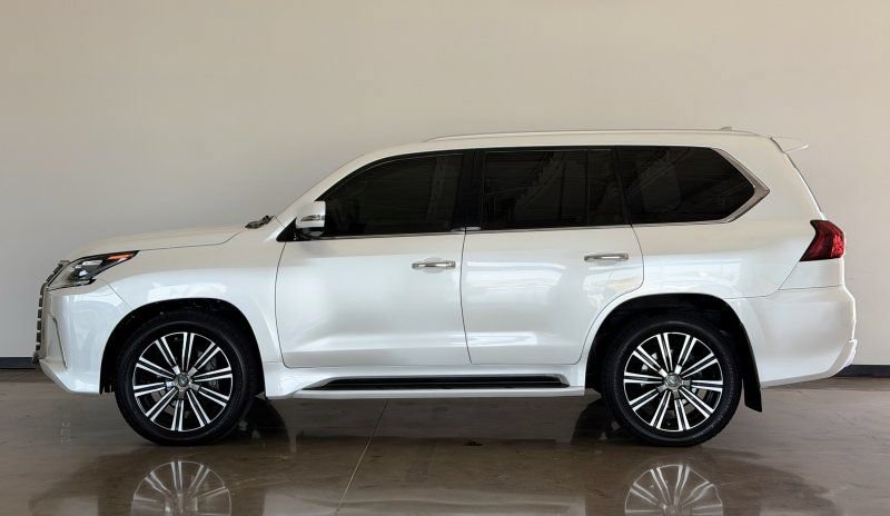 Used 2019 Lexus LX 570 4WD w/ Luxury Package image 4