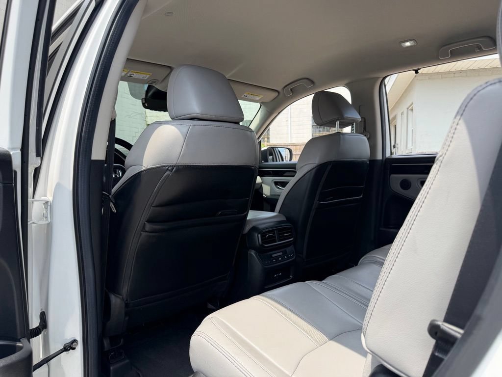 Used 2025 Honda Pilot EX-L image 18